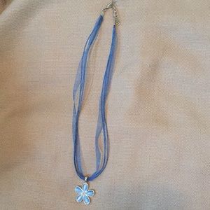 Girl’s flower necklace
